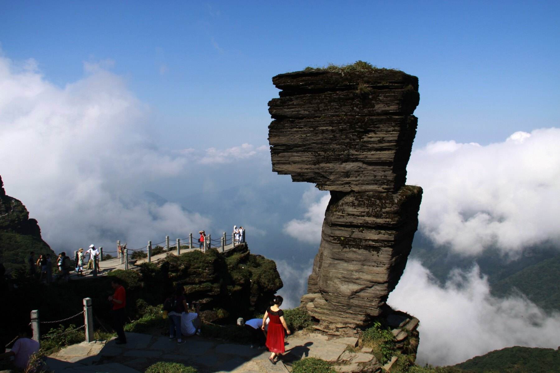 D27：貴北山水情9日---梵凈山、遵義、雙河洞國(guó)家地質(zhì)公園、茅臺(tái)鎮(zhèn)、赤水（十丈洞瀑布、佛光巖、四道溝瀑布、丙安古鎮(zhèn)）、百里杜鵑  雙臥9日 ↑（◆◆◆赤水升級(jí)為四星/四鉆酒店） 